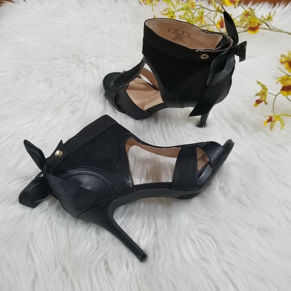 METAPHOR Open Toe Bow Heels Cut On The Black Sides, SIZE 8M, Zipper closure. - Picture 3 of 17